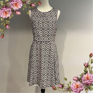 Scoop neck sleeveless fit &‎ flare skater style knee length geometric print